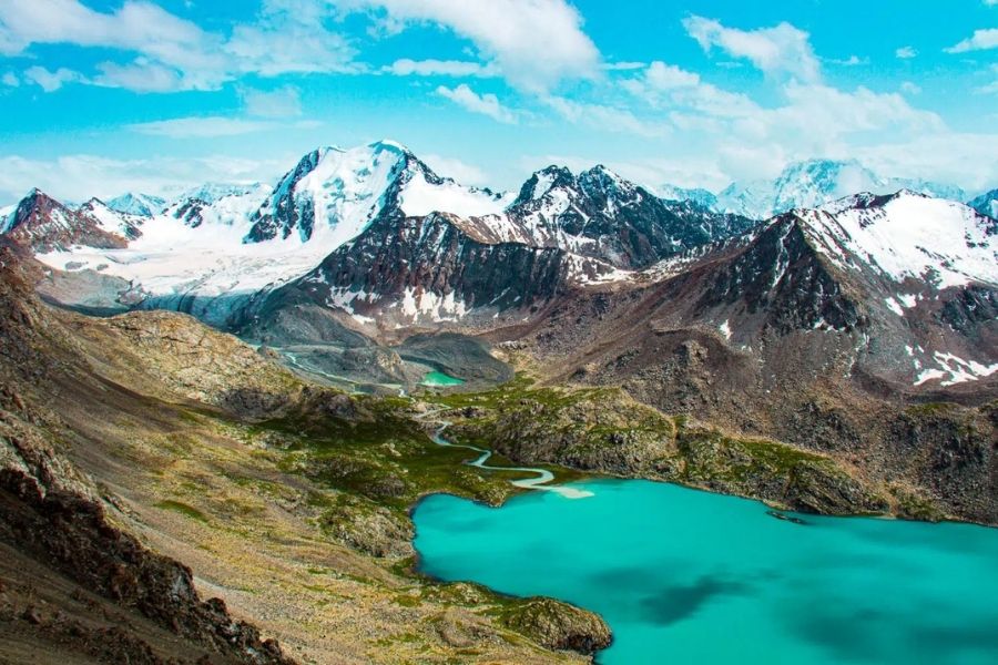 Lakes and Mountains Explorer Lakes and Mountains Explorer